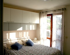 Koko talo/asunto Charming Long-Distance Apartment Only 3 Minutes Walk To The Sandy Beach (Capoliveri, Italia)