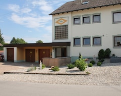 Hele huset/lejligheden 160 M² Very Well Furnished Ferienh. Also For 2 Families Or 14 Persons + (Schwabmünchen, Tyskland)