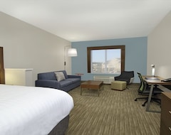 Holiday Inn Express & Suites Columbus North, an IHG Hotel (Columbus, USA)
