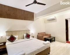 Khách sạn Hotel Rudraksh ! Varanasi ! fully-Air-Conditioned hotel at prime location with Parking availability, near Kashi Vishwanath Temple, and Ganga ghat 2 (Varanasi, Ấn Độ)