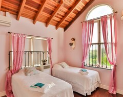 Toàn bộ căn nhà/căn hộ Luxurious 5000Sq Luxury Private Villa With Pool, Spectacular Views & Gameroom (Willemstad, Curacao)