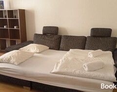 Tüm Ev/Apart Daire Lion Apartment Medena N.2, Big Size, High Ceilings (Bratislava, Slovakya)