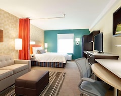 2 Connecting Suites With 4 Beds And 2 Sofabeds At A Full Service Hotel By Suiteness (El Paso, Sjedinjene Američke Države)