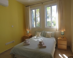Tüm Ev/Apart Daire Three Bedroom Luxury Beach Villa With Heated Swimming Pool (Peyia, Kıbrıs)