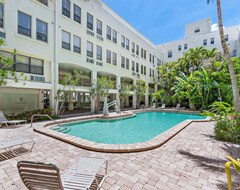 Hemingway Suites Palm Beach Hotel Island (Palm Beach, USA)