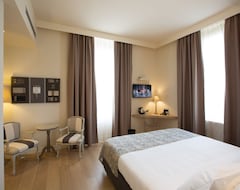 Khách sạn Hotel 900 (Giulianova, Ý)