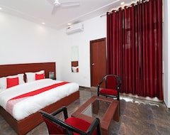 Hotel OYO 28328 Rex Cabana (Faridabad, India)