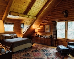 Tüm Ev/Apart Daire The Perfect Escape; Log Cabin Situated On 40 Secluded Acres Of Wilderness (Pittsfield, ABD)