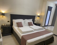 Khách sạn Hotel Estee (Desenzano del Garda, Ý)