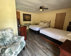 Hotel Queen Guest Room Located At The Joplin Inn At The Entrance To Mountain Harbor, Just 2 1/2 Miles From Lake Ouachita. By Redawning (Hot Springs, USA)