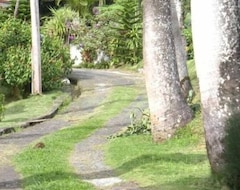 Khách sạn Symes Zee Villa (Roseau, Dominica)