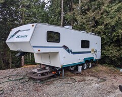 Campingplads Spacious Tidy Resort Clean Rv Sunshine Coast Bc 5 Min From Ferry Dog Friendly (Gibsons, Canada)