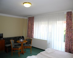 Khách sạn Pension Kuhne (Boltenhagen, Đức)