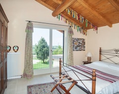 Cijela kuća/apartman Villa Monia - Four Bedroom Villa, Sleeps 8 (Carpaneto Piacentino, Italija)