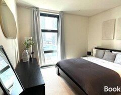 Toàn bộ căn nhà/căn hộ Entire 1 Bed Apartment With Private Balcony (Tower Hamlets, Vương quốc Anh)