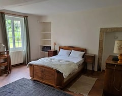 Toàn bộ căn nhà/căn hộ Maison Spacieuse Avec Piscine, Idéale Pour Les Vacances (Dompierre-sur-Nièvre, Pháp)