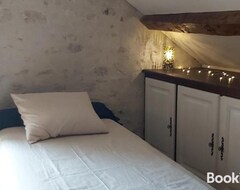 Bed & Breakfast Chambre Privee +the Et Cafe (Boiscommun, Pháp)