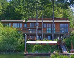 Hele huset/lejligheden Majestic Lakefront Retreat | Views Dock Boathouse Bbq Sauna Road&boat Access (North Bend, USA)