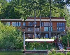Hele huset/lejligheden Majestic Lakefront Retreat | Views Dock Boathouse Bbq Sauna Road&boat Access (North Bend, USA)
