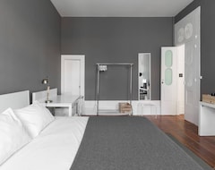 Astern / Innvict - One Bedroom Hotel, Sleeps 4 (Porto, Portekiz)