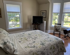 Entire House / Apartment The Perfect Getaway. Spectacular Home Away From Home On Nova Scotias Southshore (Shelburne, Canada)