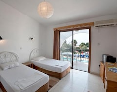 Otel Bare Hill Holiday Village (Girne, Kıbrıs)