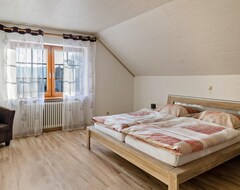 Toàn bộ căn nhà/căn hộ Spacious Apartment Ferienwohnung Maria In Rural Area With Wi-fi & Balcony; Parking Available (Hohenfels, Đức)