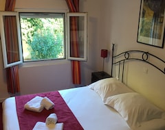 Khách sạn Hostellerie de la Source (Arles, Pháp)