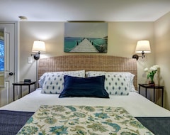 Hotel Luxurious Three Bedroom, Pet Friendly Home. Walk To Village! (Skaneateles, USA)