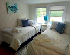 Toàn bộ căn nhà/căn hộ Harwich Port Cape Cod Beach 4 Bedroom 2 Bath Home With Pool (Harwich Port, Hoa Kỳ)