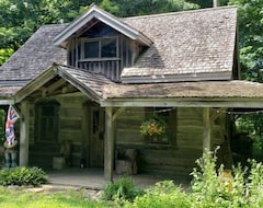 Toàn bộ căn nhà/căn hộ Circa 1850 Settlers Cabin (Marsville, Canada)