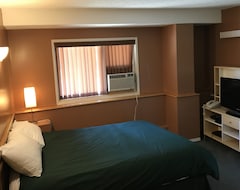 Hotel The Griz Inn By Park Vacation Management (Fernie, Canada)
