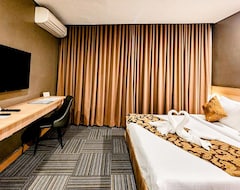 Khách sạn Madison 101 Hotel + Tower (Quezon City, Philippines)