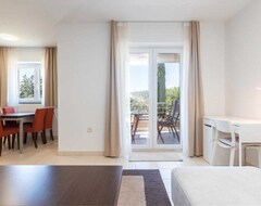 Toàn bộ căn nhà/căn hộ Marina Portoroz - Two Bedroom Apartment With Balcony Ostro 313 (Lucija, Slovenia)