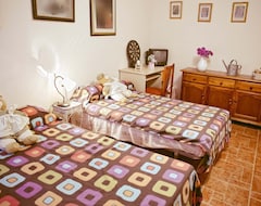 Entire House / Apartment Chalet, 4 Rooms, Pool ... (Puebla de la Calzada, Spain)