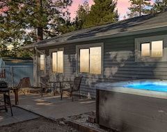 Toàn bộ căn nhà/căn hộ The Bunkhouse By Big Bear Cool Cabins (Fawnskin, Hoa Kỳ)