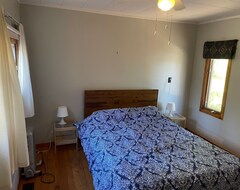 Entire House / Apartment Cozy, Modern Cottage Lots Of Space, Perfect Waterfront For Swimming / Water Fun! (Madawaska, Canada)