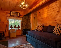 Cijela kuća/apartman Coming Soon! Secluded Log Cabin Adk Getaway W/ Seasonal Lake Views! (Blue Mountain Lake, Sjedinjene Američke Države)