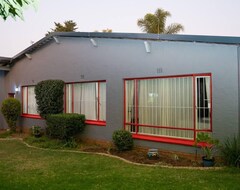 Cijela kuća/apartman Impeccable 3-bed House In Joburg, 6km Nr Sandton (Johannesburg, Južnoafrička Republika)