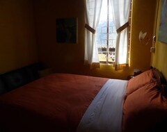 Hotel La Casa Amarilla (Baños, Ecuador)