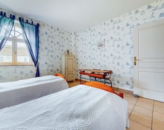 Toàn bộ căn nhà/căn hộ 3 Bedroom Accommodation In Villeherviers (Loreux, Pháp)