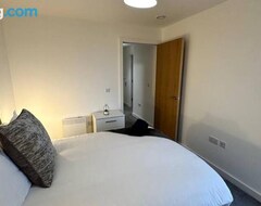 Koko talo/asunto Cosy Mcr 1 Bed Apt With Balcony (Salford, Iso-Britannia)