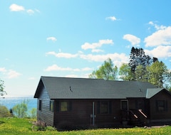 Entire House / Apartment New! Lake Superior Retreat With Awesome Views (Schroeder, USA)
