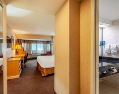 Comfort Meets Affordability At Red Lion Hotel Rosslyn Iwo Jima! Pets Allowed! (Arlington, EE. UU.)