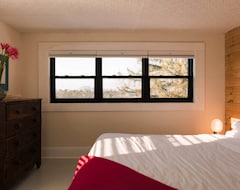 Cijela kuća/apartman Hart House, A Fresh 3 Bedroom Century Home (Cherry Valley, Kanada)