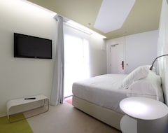 Hotel Room Mate Pau (Barcelona, Spain)