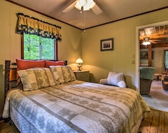 Toàn bộ căn nhà/căn hộ Robbinsville Cabin With Deck 3 Mi To Fontana Lake! (Robbinsville, Hoa Kỳ)
