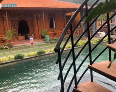 Koko talo/asunto Villa Sb Pacet (Sidoarjo, Indonesia)
