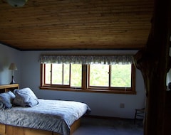 Entire House / Apartment Private Log Lodge Nestled In Chippewa National Forest On Secluded Lake. (Remer, USA)