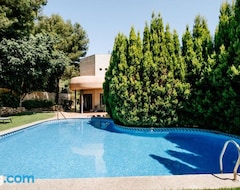 Gæstehus Lushville - Luxurious Villa with Pool in Valencia (Paterna, Spanien)